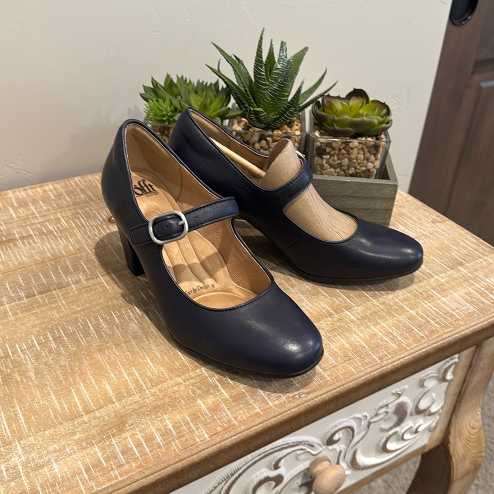 COPY - Classic NAVY Mary Jane Heels by Sofft.